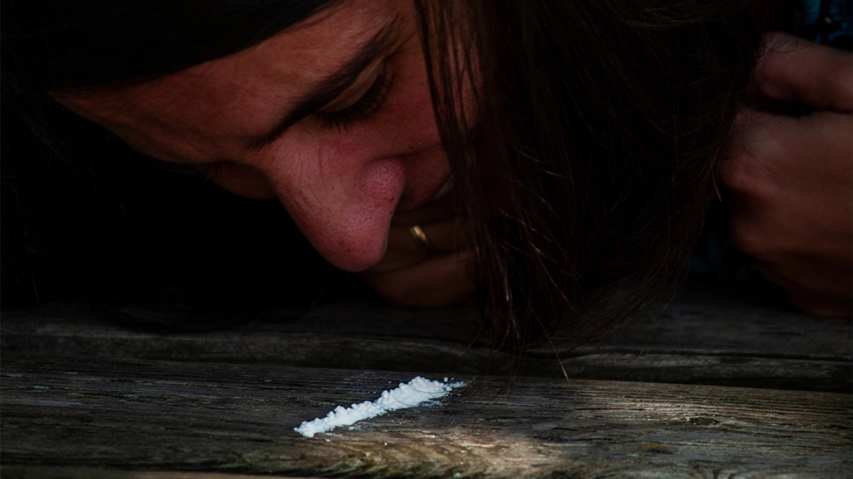 man doing a line of heroin